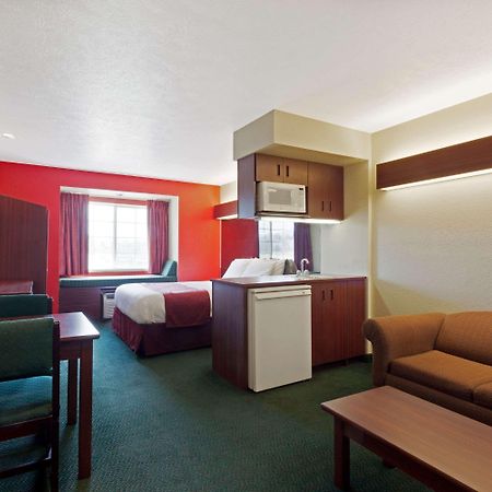Microtel Inn & Suites By Wyndham Брендон Екстер'єр фото