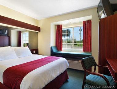 Microtel Inn & Suites By Wyndham Брендон Номер фото